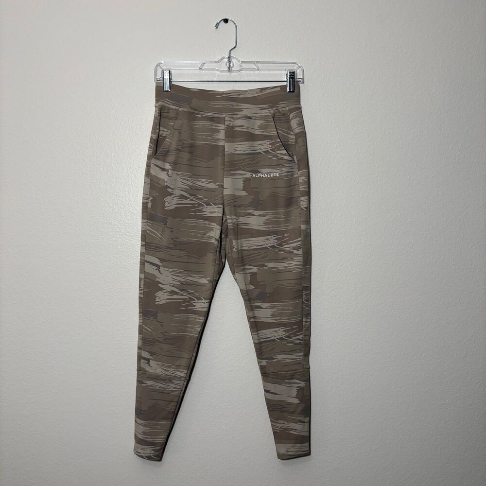 Alphalete Men’s Premium Trace Jogger -Desert Canvas Camo , Size XS